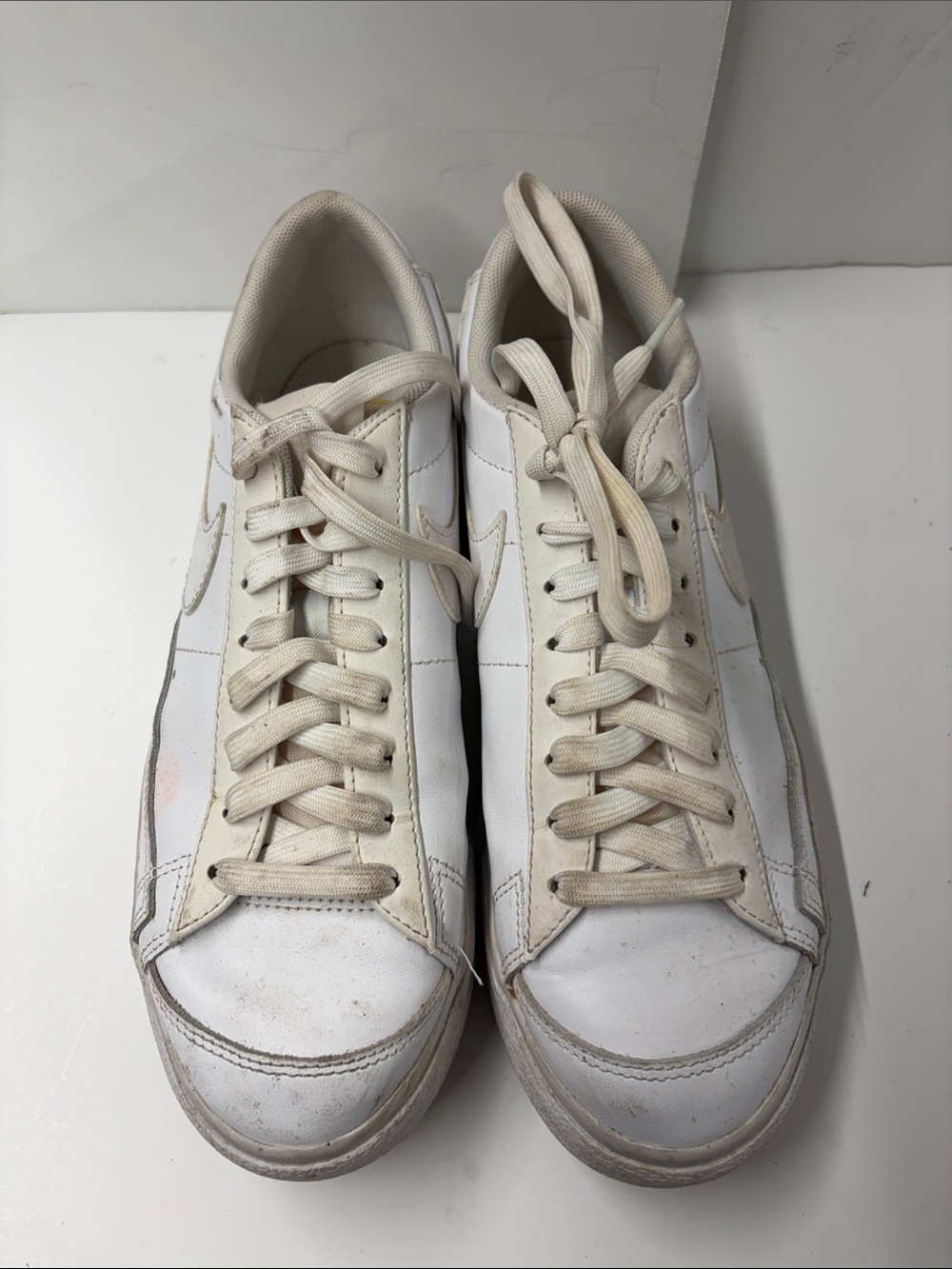 Used Nike Women’s Blazer Low-Top Leather Sneakers Size 8.5